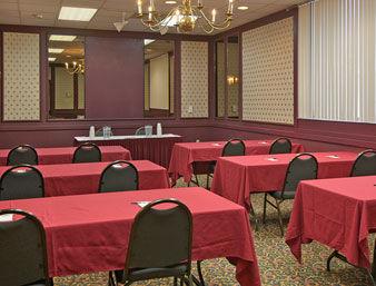 Days Inn By Wyndham Butler Conference Center 外观 照片