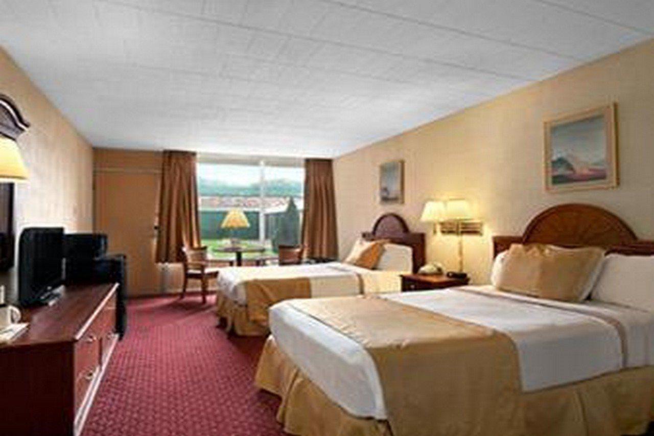 Days Inn By Wyndham Butler Conference Center 外观 照片